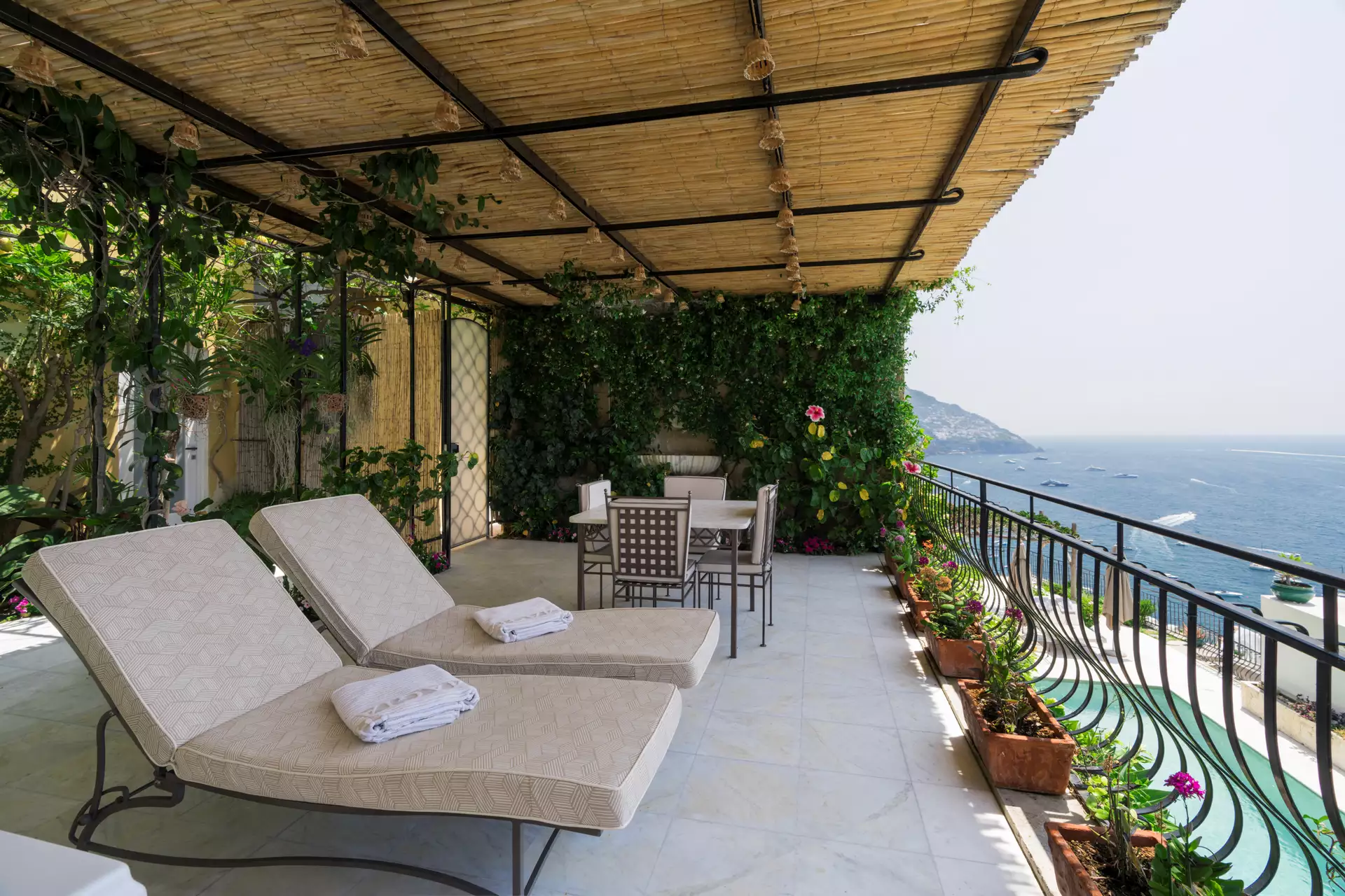 Villa Magia Positano Accomodations - Deluxe Suite with Jacuzzi 7_2025-10 Amalfi Coast